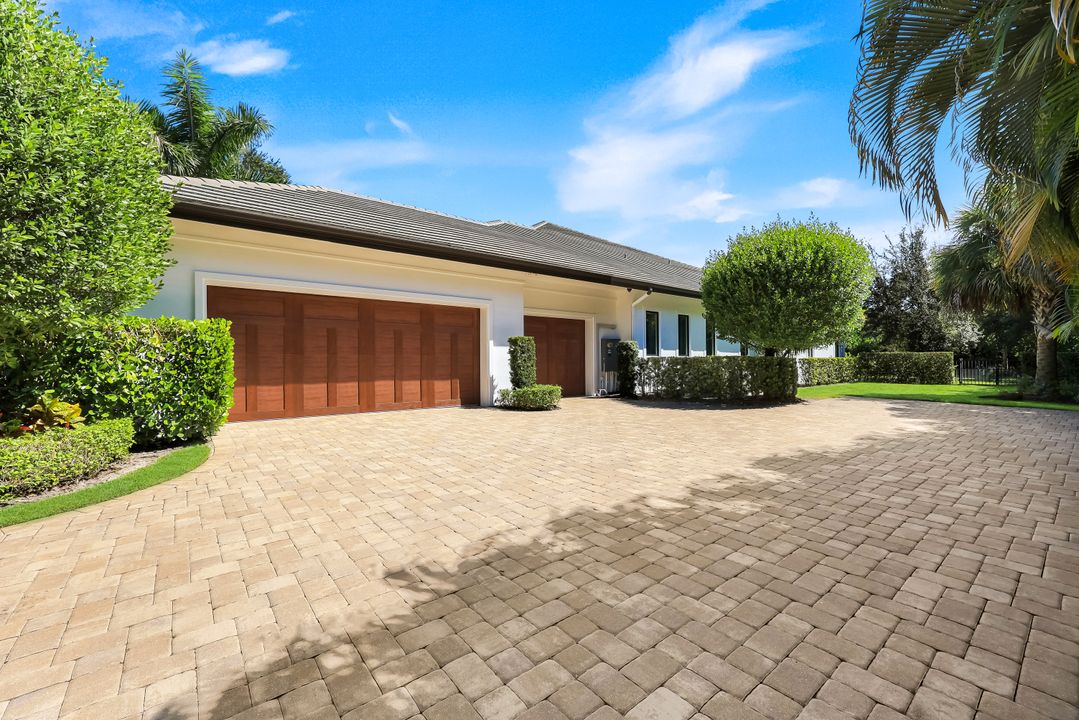 112 Hickory Rd, Naples, FL 34108