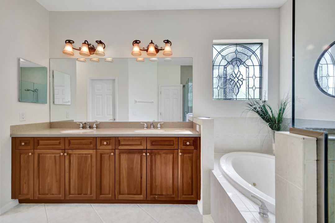 9359 Trieste Dr, Fort Myers, FL 33913