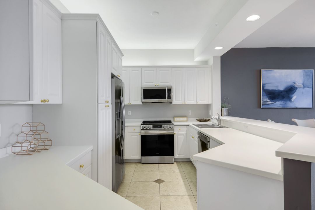 410 Flagship Dr #605, Naples, FL 34108