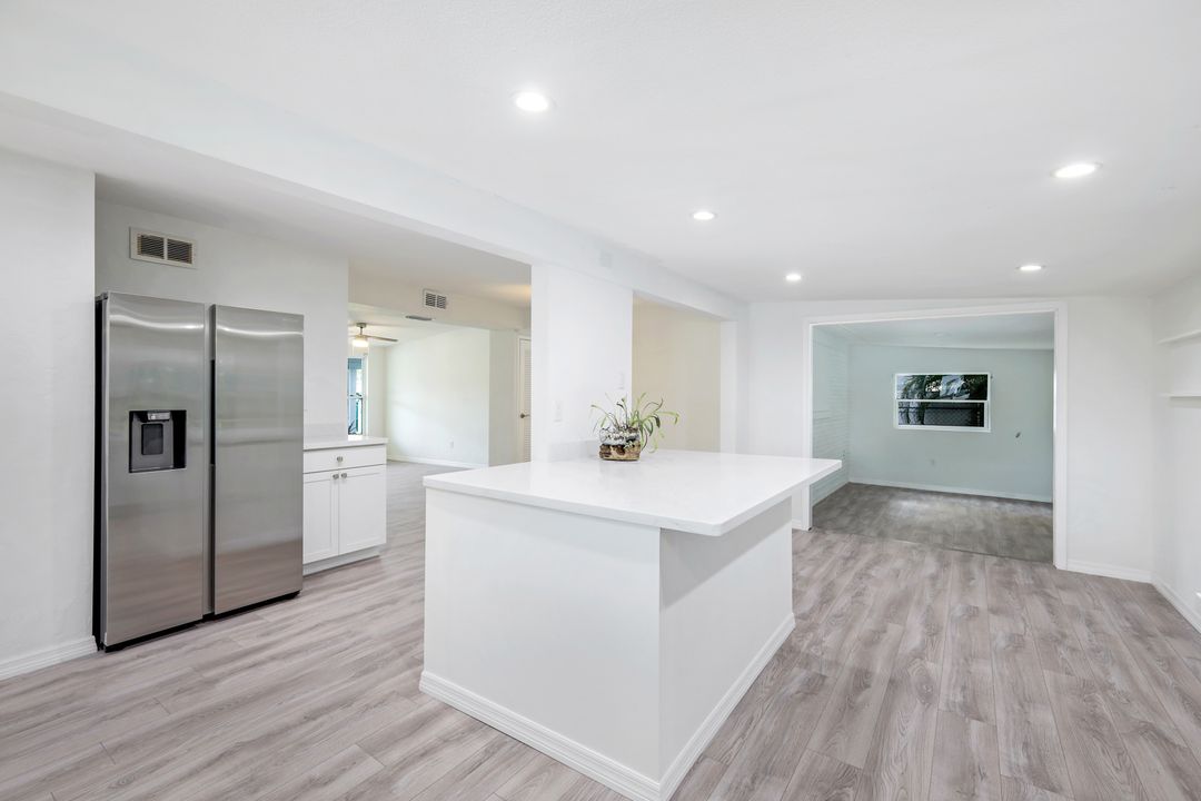 2048 Holiday Ln, Naples, FL 34104