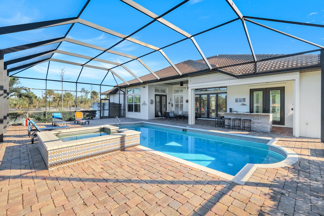 90 22nd Ave NW, Naples, FL 34120