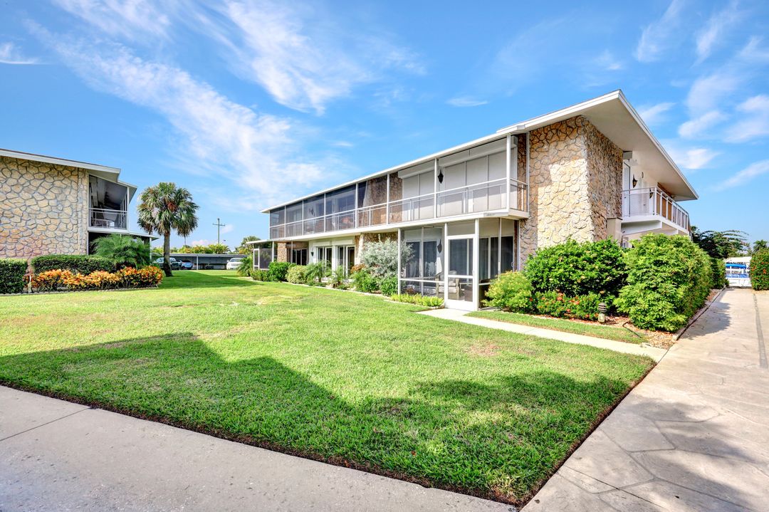 330 Kon Tiki Dr #D-1, Naples, FL 34113