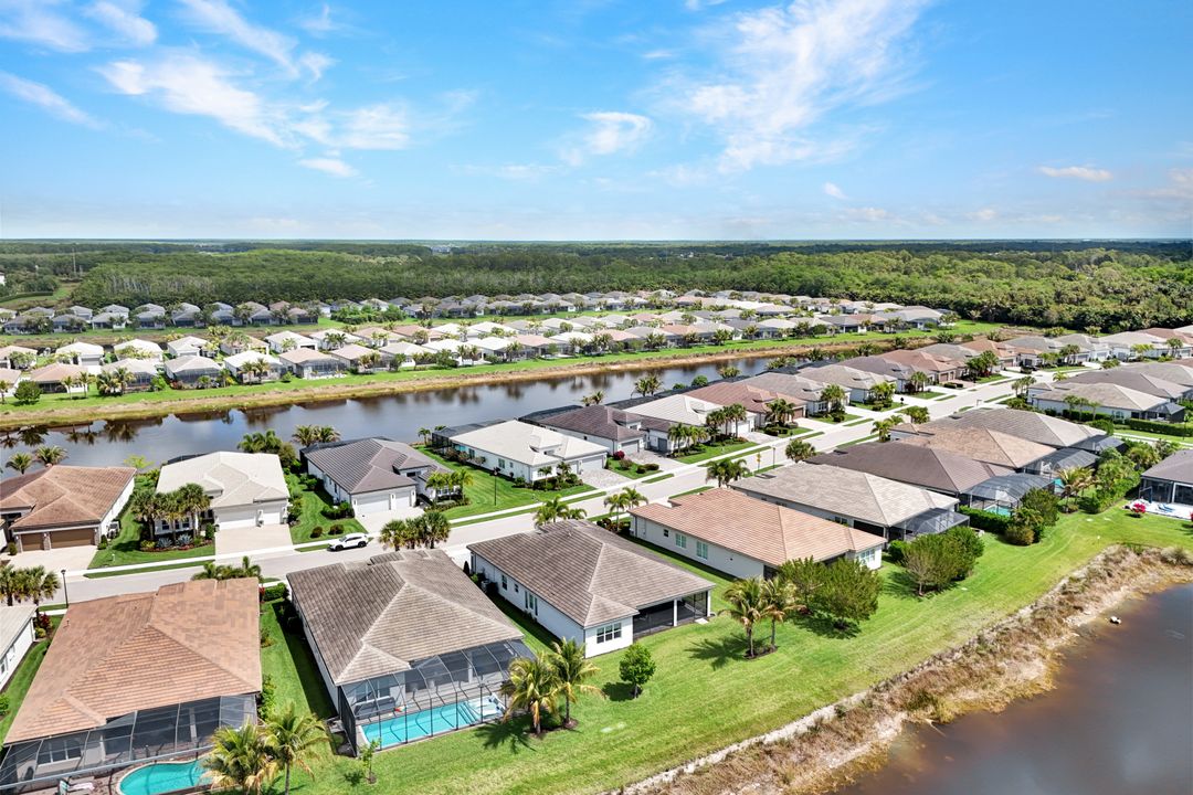 11628 Periwinkle Dr, Naples, FL 34120