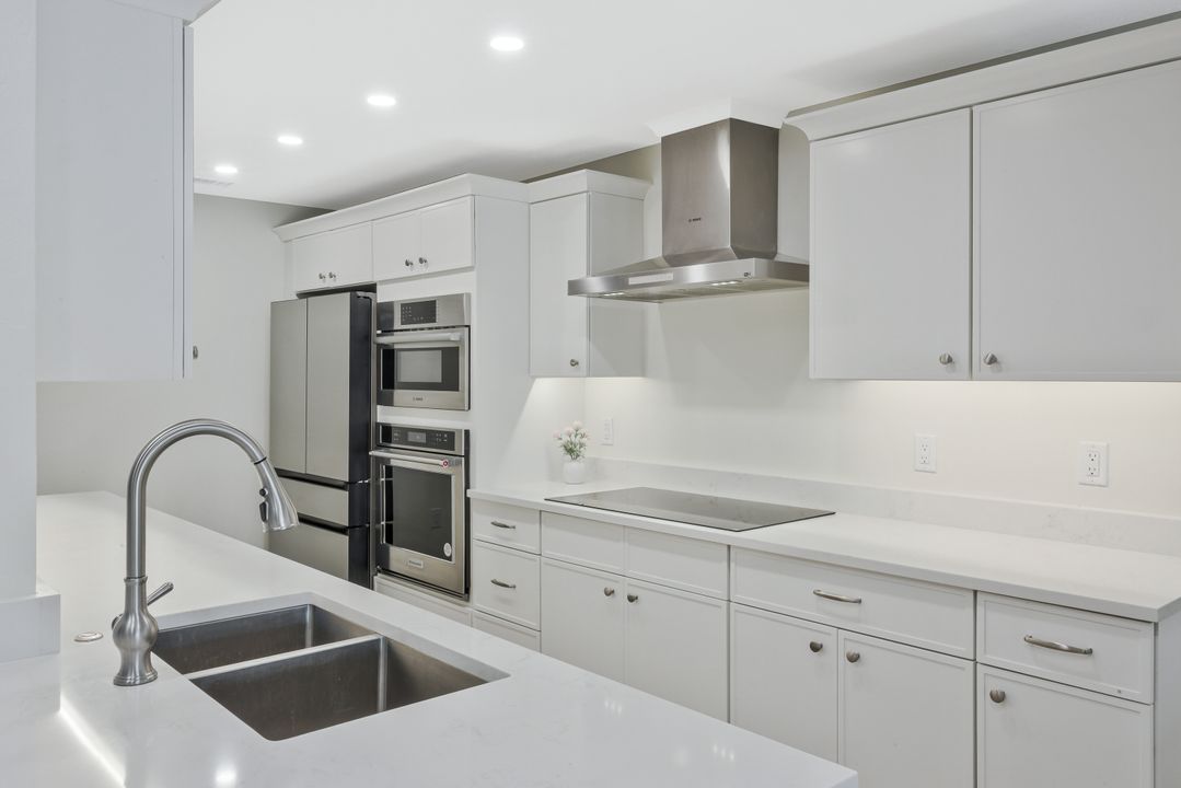 480 Oak Ave, Naples, FL 34108