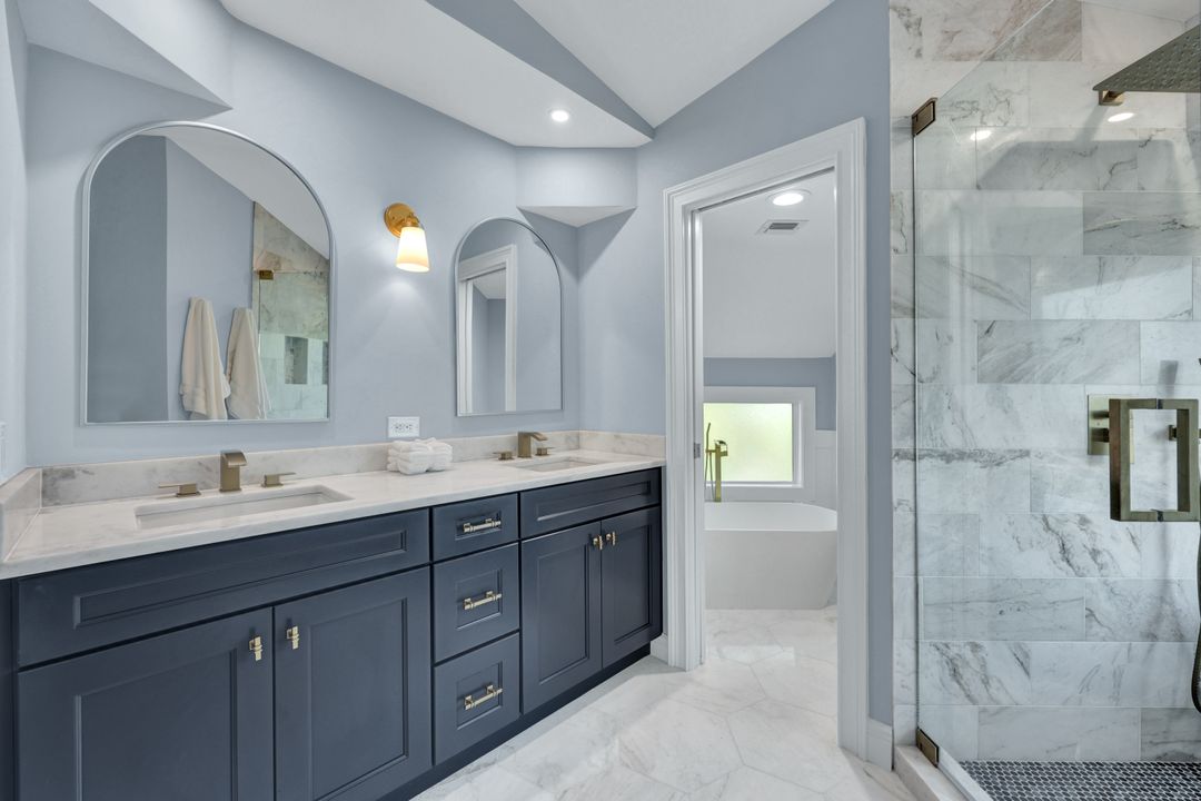 27131 Oakwood Lake Dr, Bonita Springs, FL 34134