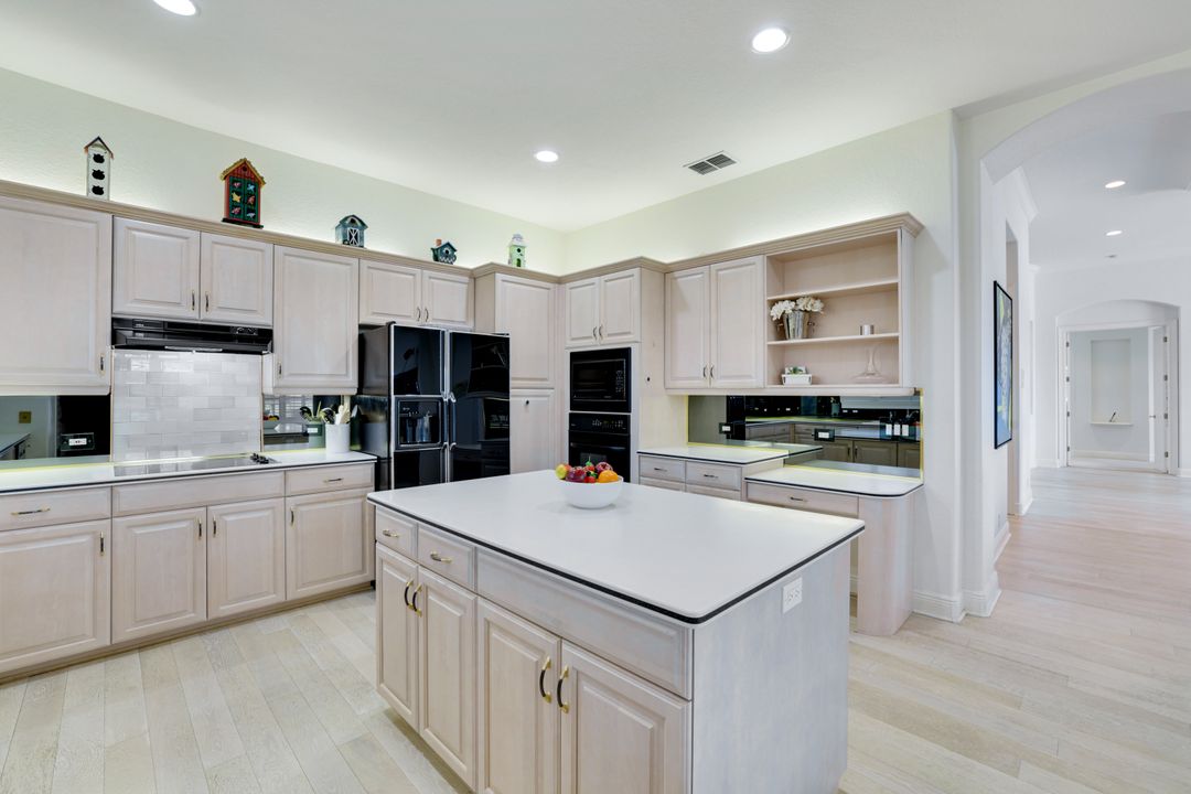 3211 Lancaster Dr #4, Naples, FL 34105
