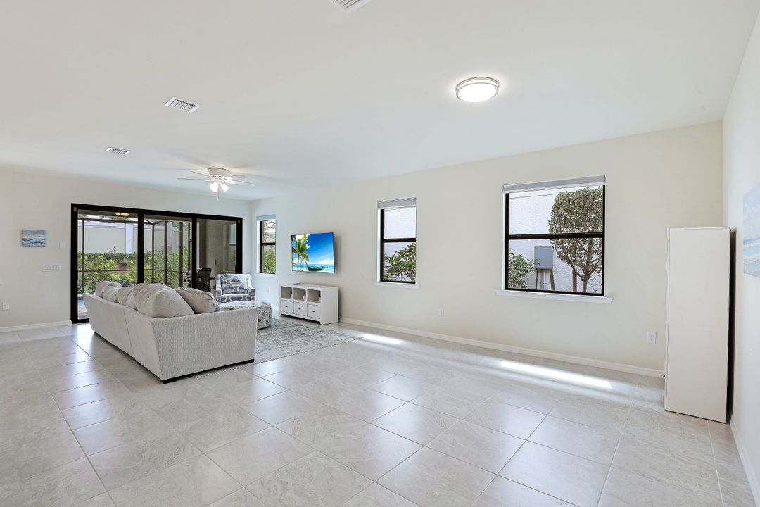 7266 Wilton Dr N, Naples, FL 34109