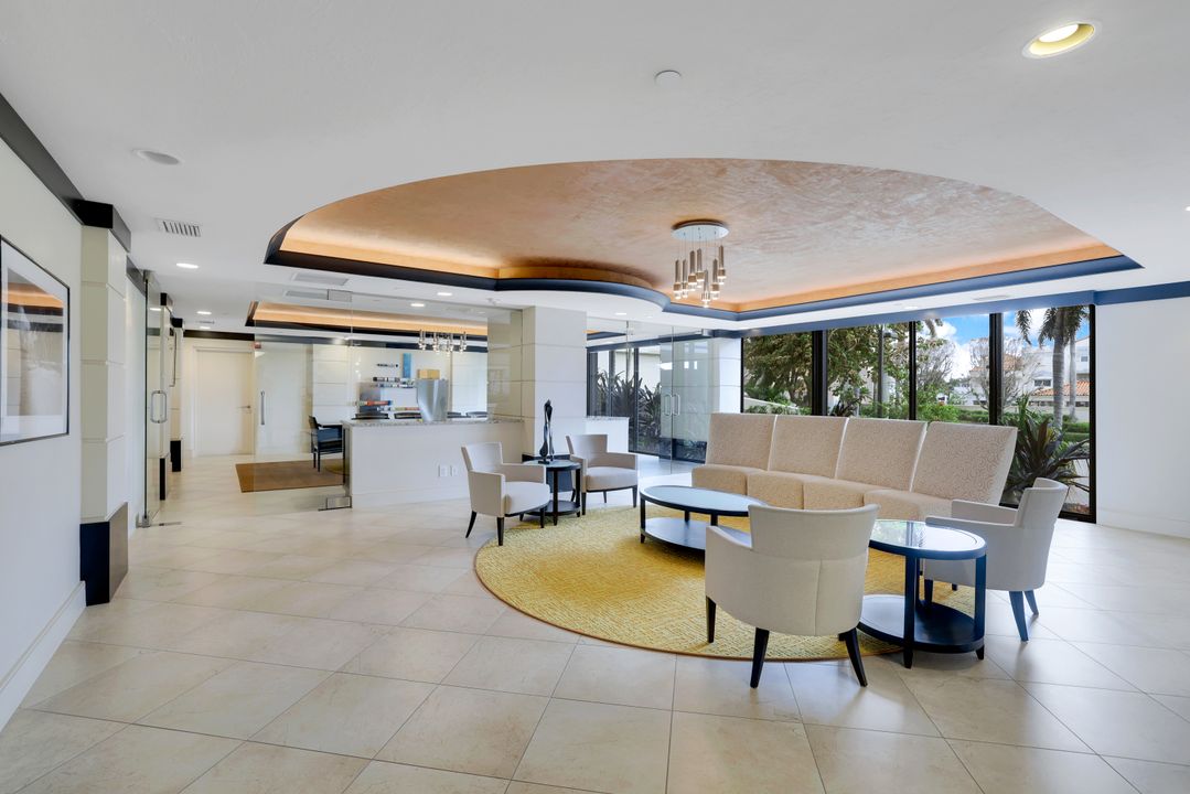 4451 Gulf Shore Blvd N #406, Naples, FL 34103