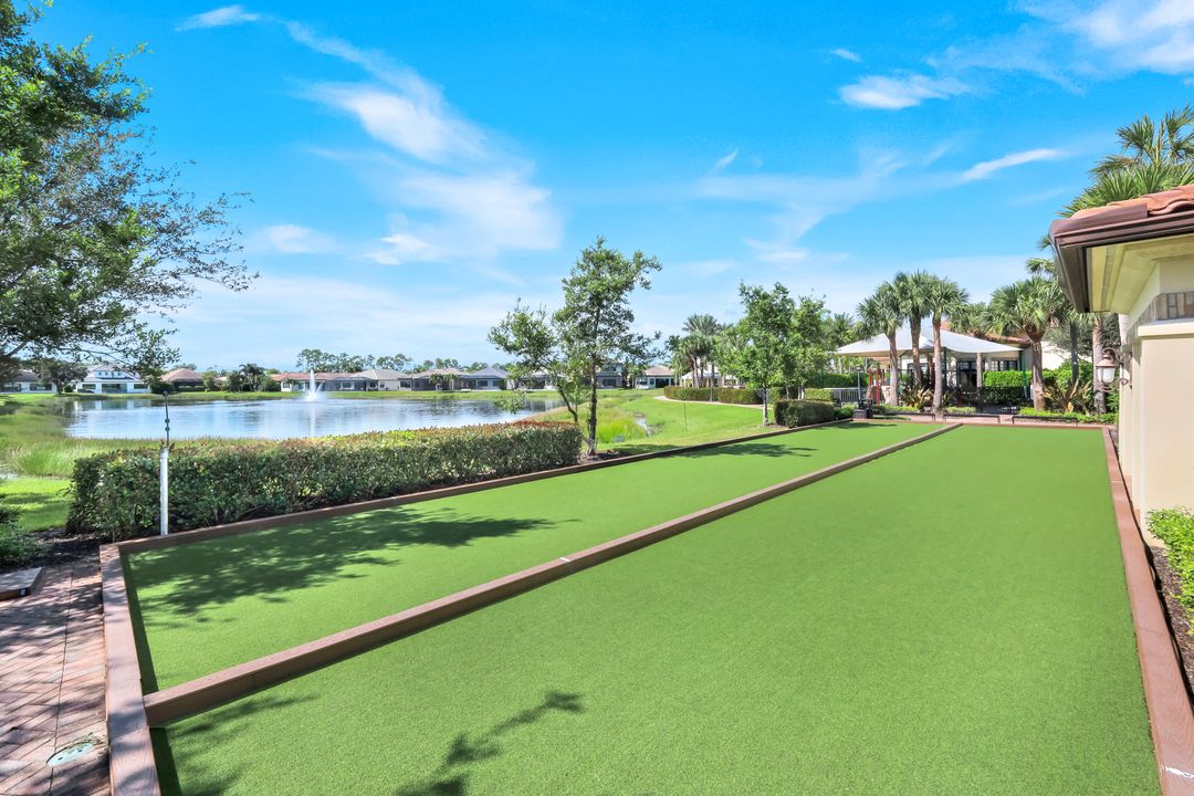 9445 Glenforest Dr, Naples, FL 34120