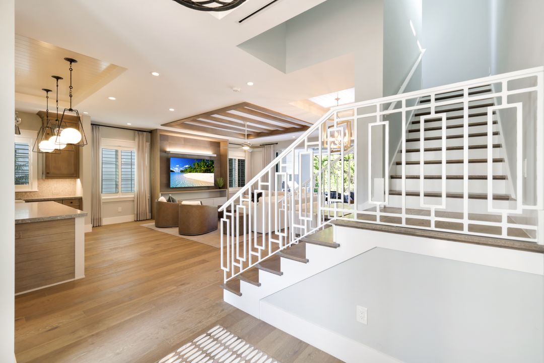 91 14th St S, Naples, FL 34102