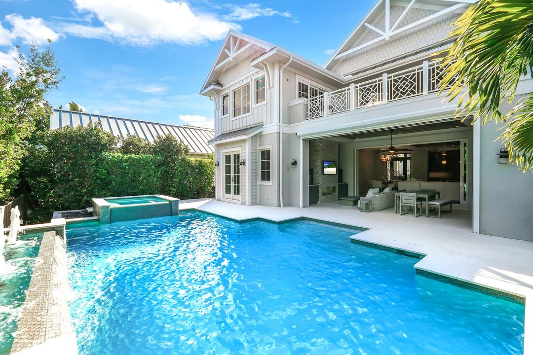 91 14th St S, Naples, FL 34102