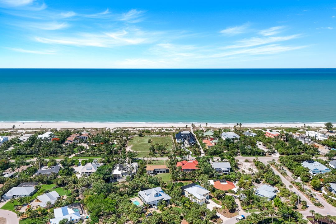 673 E Rocks Dr, Sanibel, FL 33957