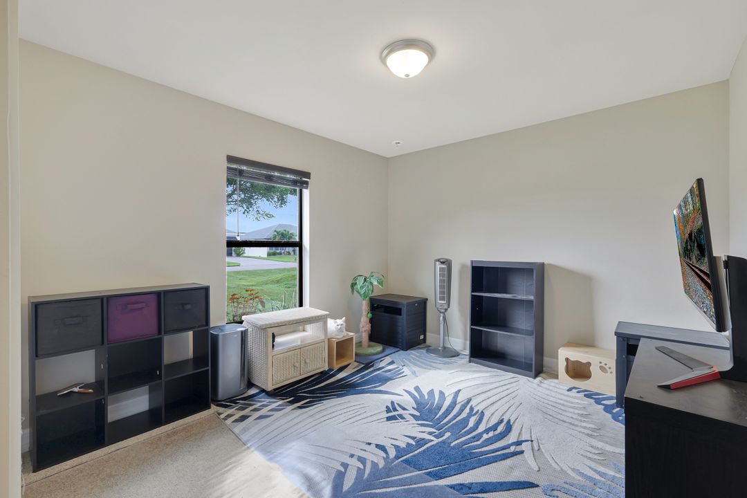 1613 SW 17th Ave, Cape Coral, FL 33991