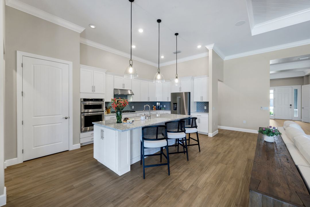9151 Snowy Owl Wy, Naples, FL 34120