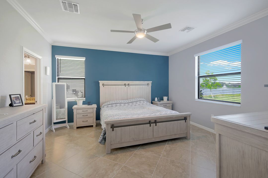 9386 Foxglove Ln, Naples, FL 34120