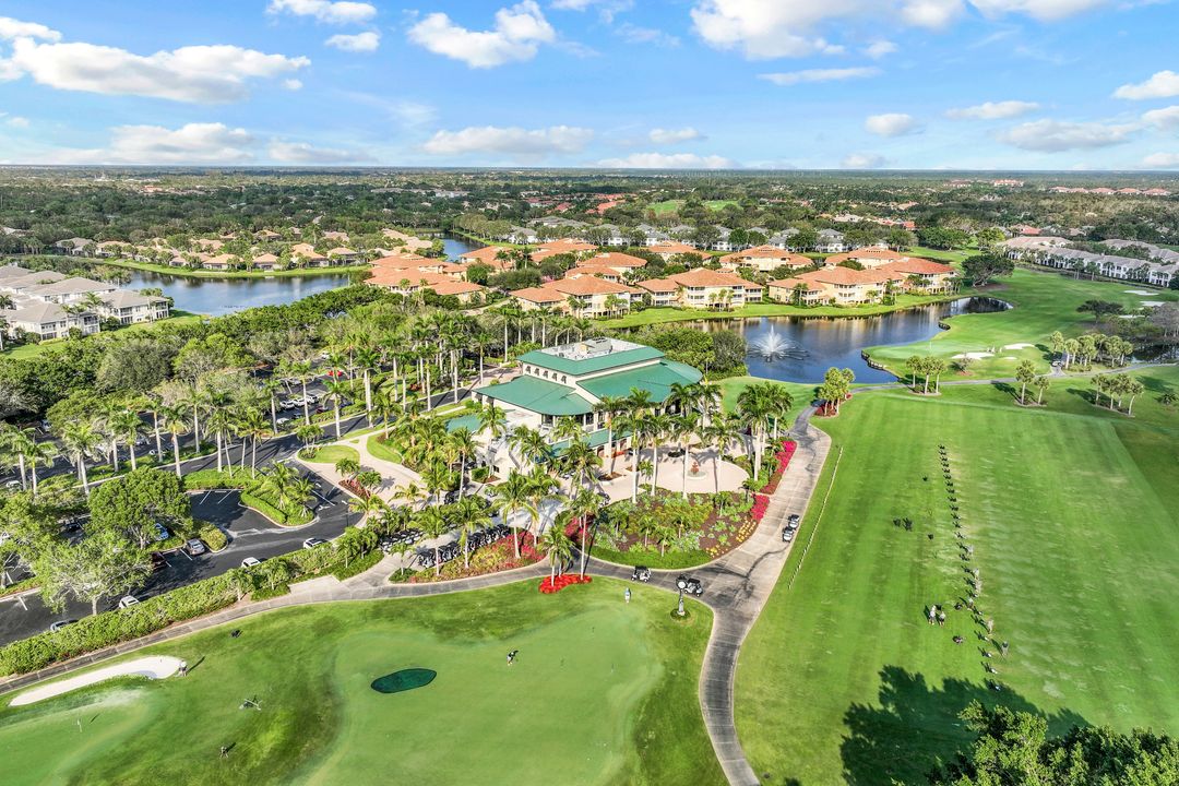 9209 Troon Lakes Dr, Naples, FL 34109