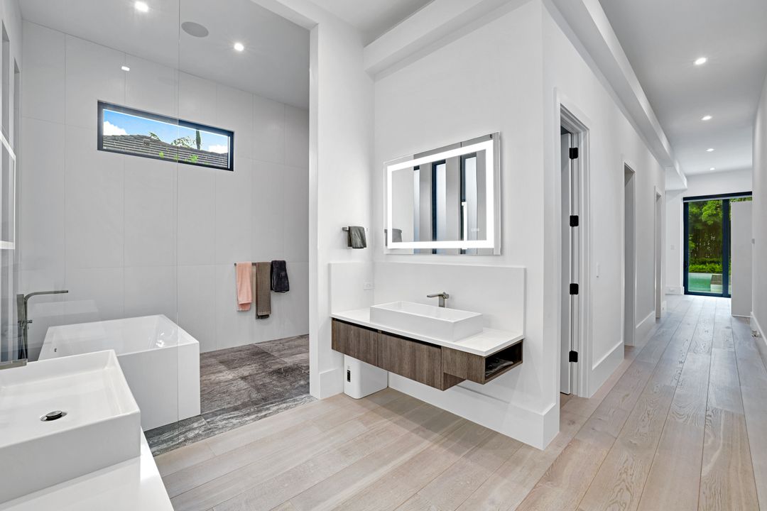 641 Starboard Dr, Naples, FL 34103