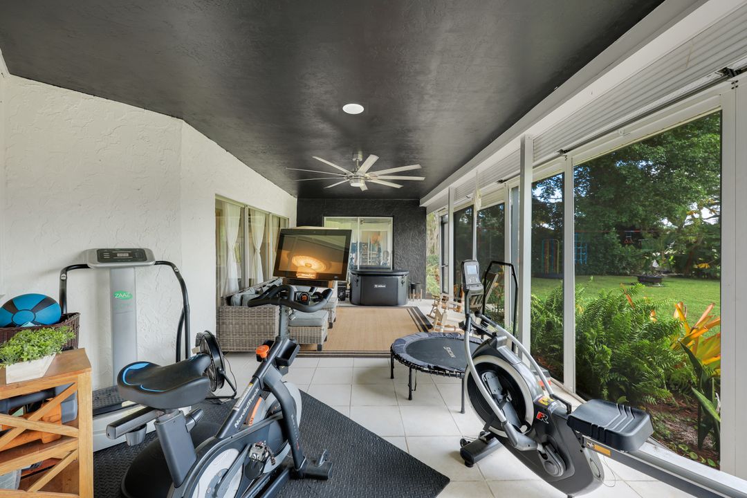 391 Torrey Pines Point, Naples, FL 34113