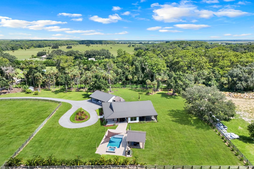 19080 Parkinson Rd, Alva, FL 33920