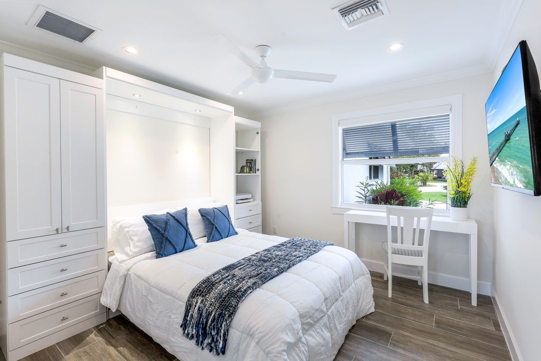 417 Lagoon Ave, Naples, FL 34108