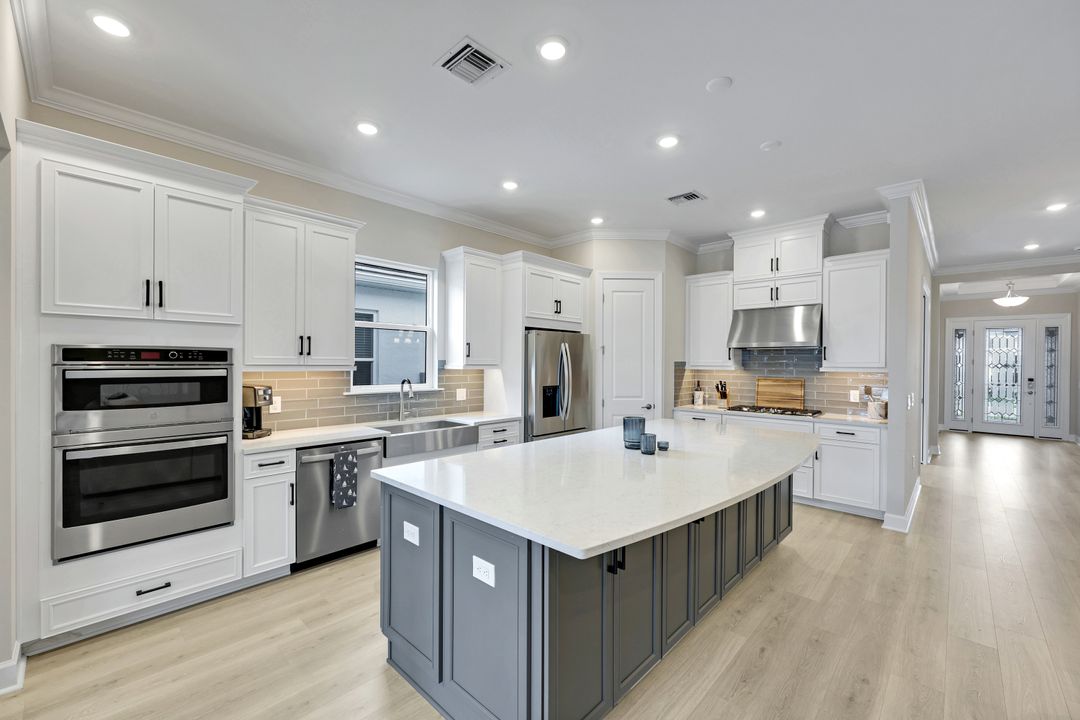 15804 Derna St, Naples, FL 34114