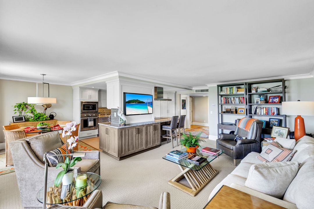 2302 Gulf Shore Blvd N, Naples, FL 34103