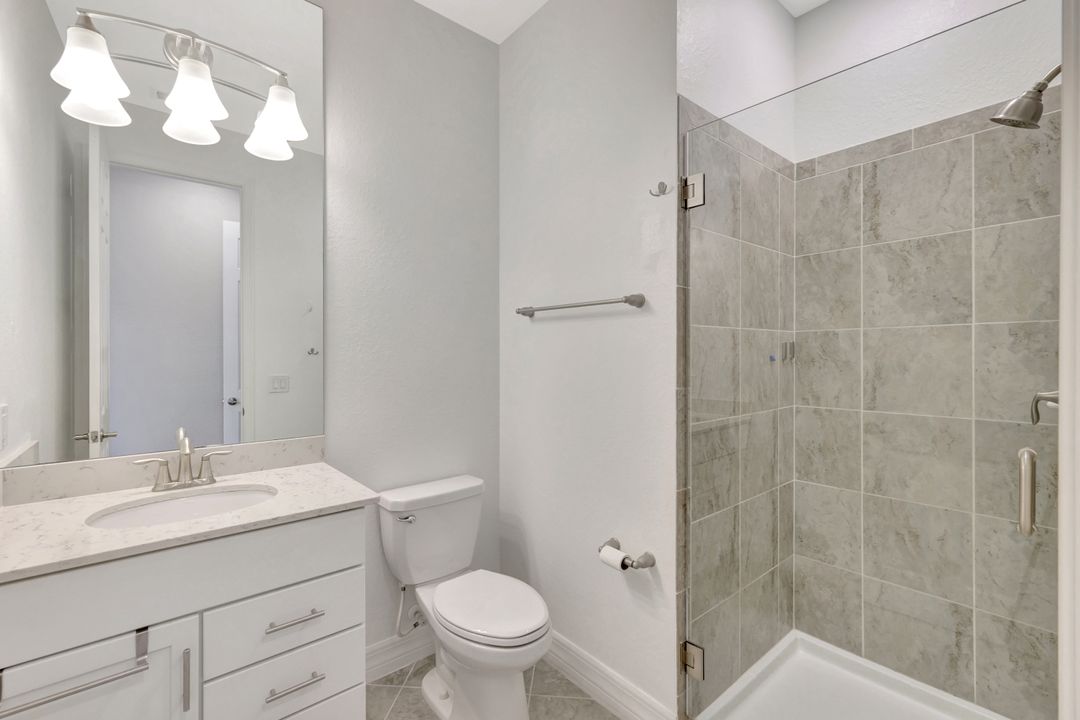 2102 Antigua Ln, Naples, FL 34120