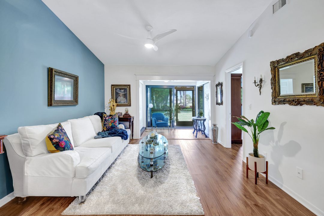 2017 Pine Isle Ln #2017, Naples, FL 34112