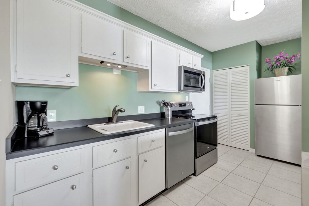 60 W Pelican St #401, Naples, FL 34113