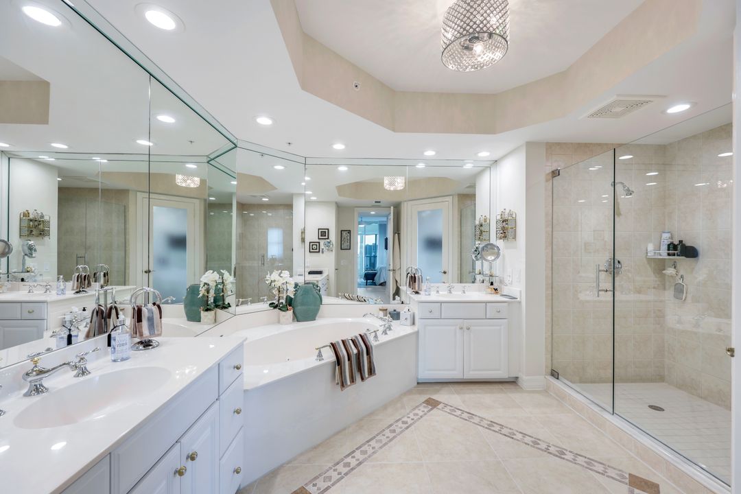 295 Grande Way #801, Naples, FL 34110