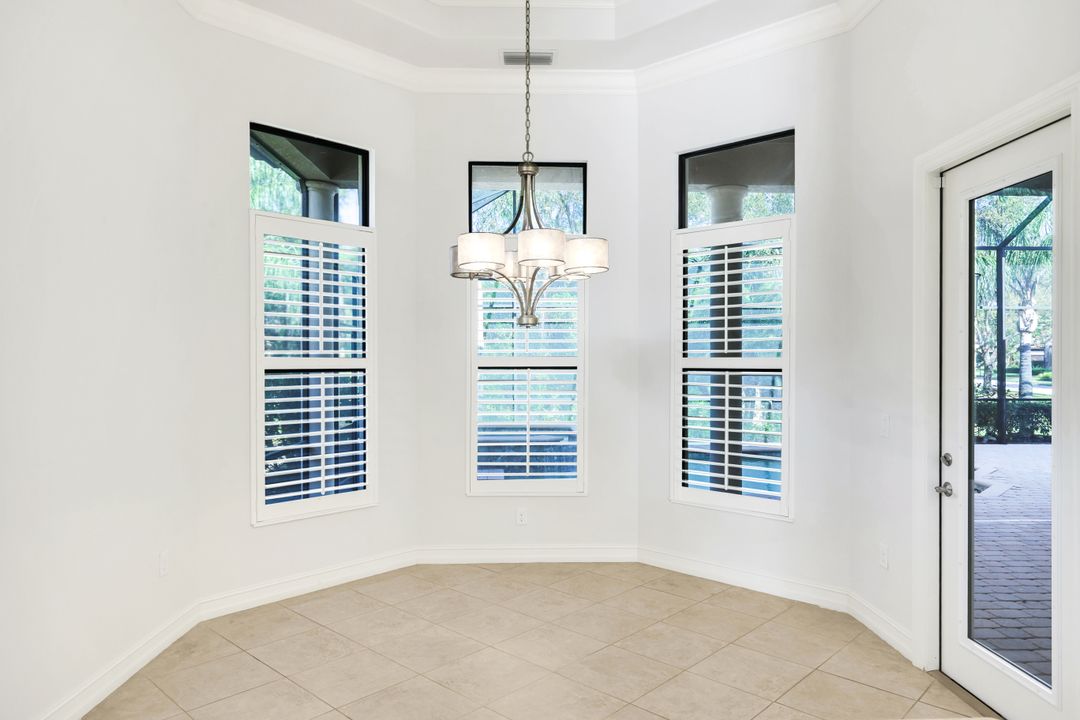 6419 Vivaldi Ct, Naples, FL 34113