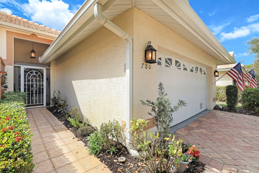 780 Wiggins Bay Dr, Naples, FL 34110