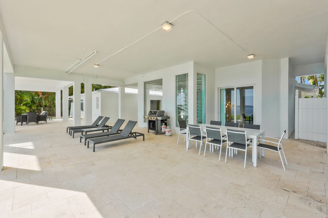 2302 SE 28th St, Cape Coral, FL 33904