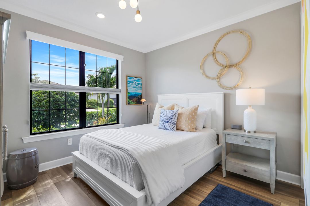 9721 Everglades Dr, Naples, FL 34120