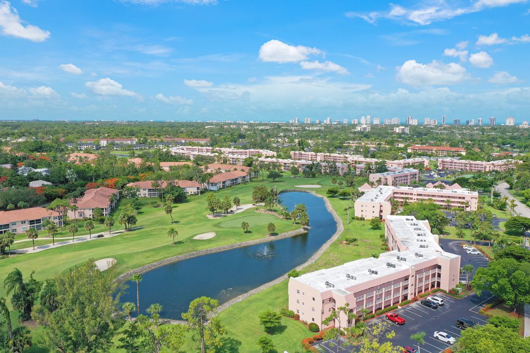 300 Forest Lakes Blvd #112, Naples, FL 34105