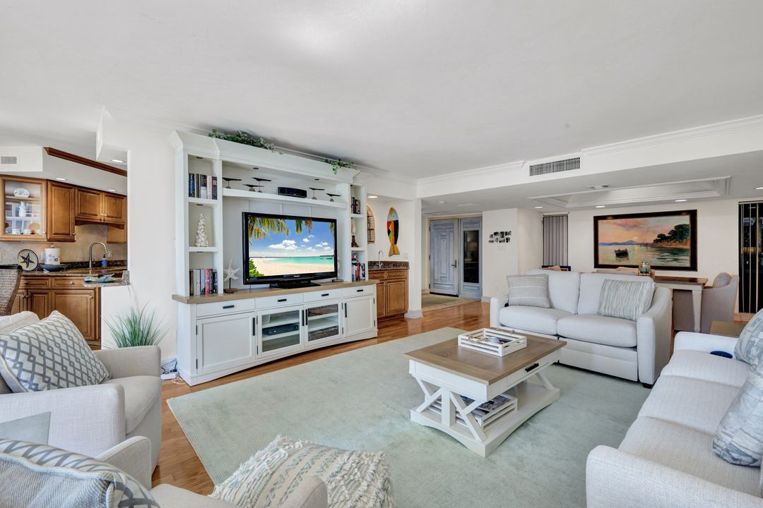 4551 Gulf Shore Blvd N #505, Naples, FL 34103