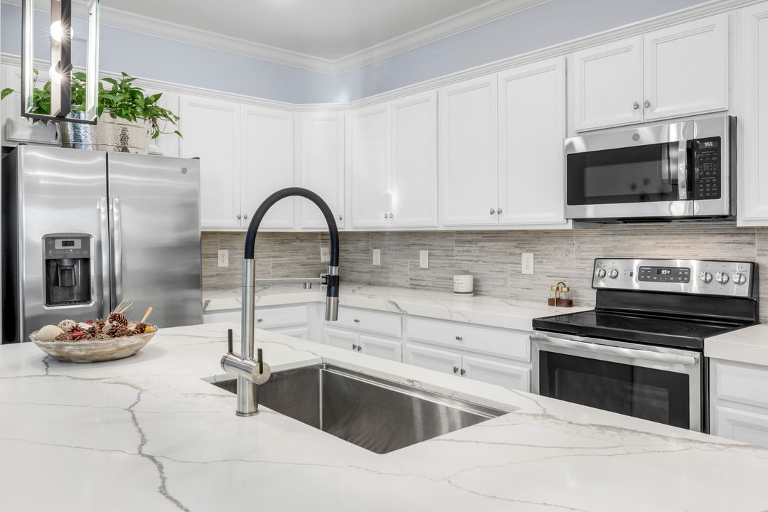 9445 Glenforest Dr, Naples, FL 34120