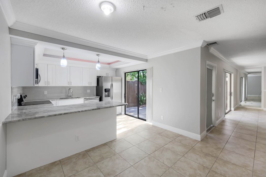 1501 Park Meadows Dr #3, Fort Myers, FL 33907