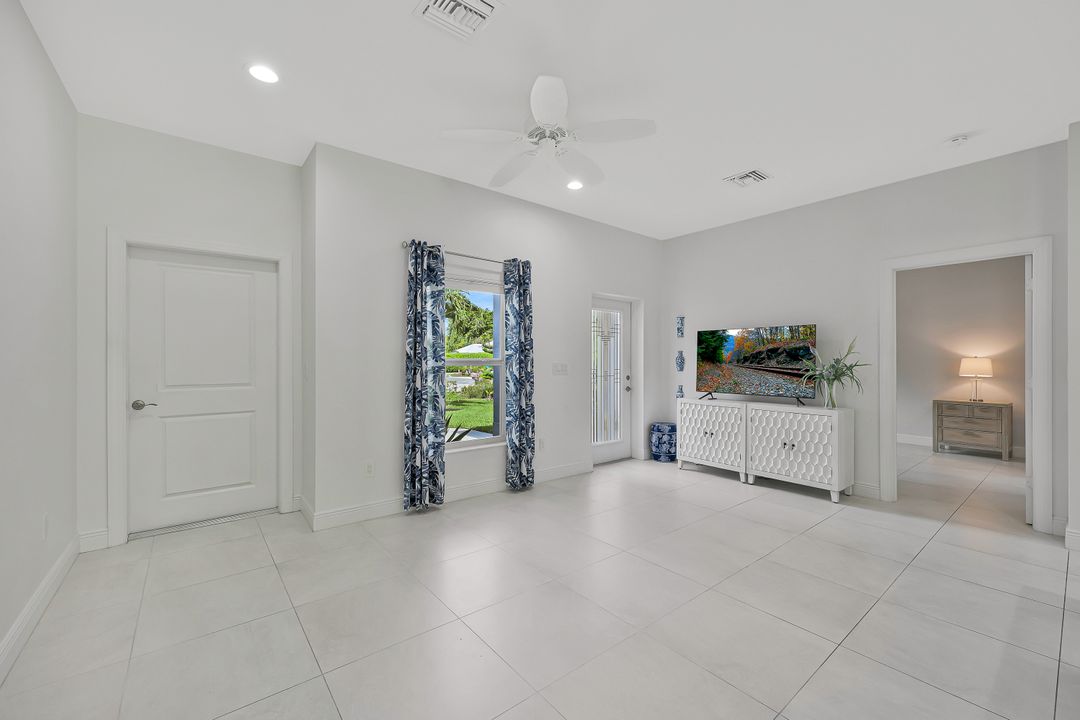 3892 14th St N, Naples, FL 34103
