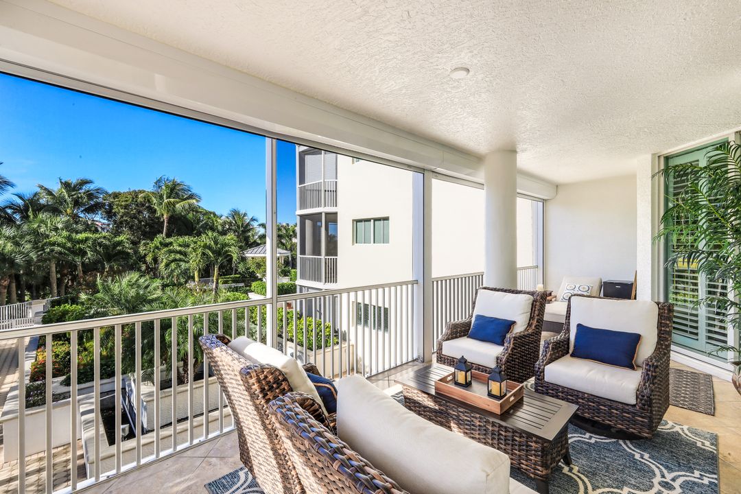 300 Dunes Blvd #201, Naples, FL 34110