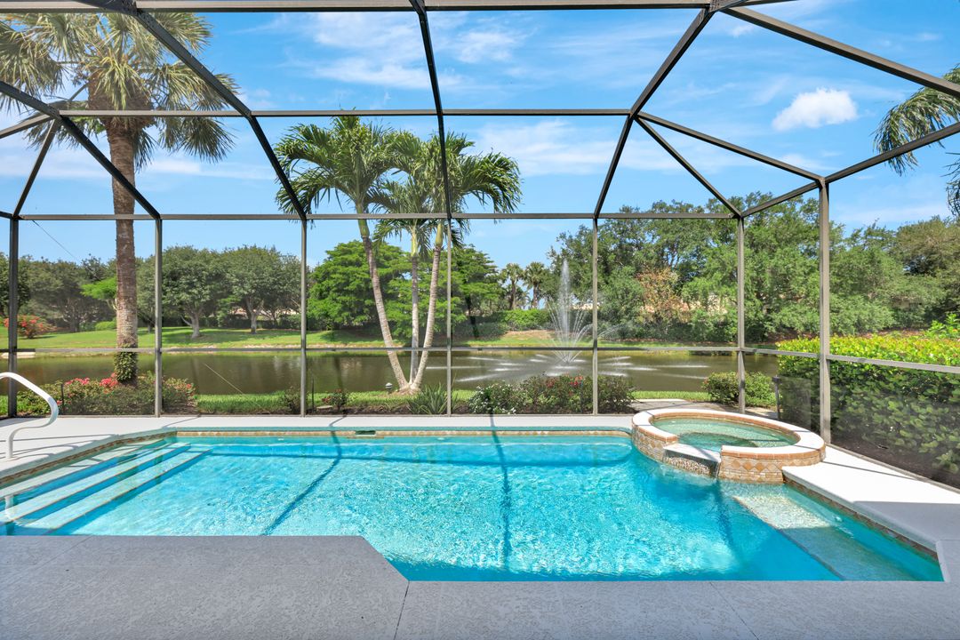 9209 Troon Lakes Dr, Naples, FL 34109