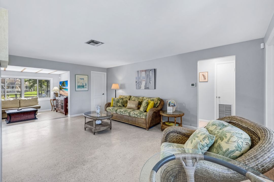 4305 SE 1st Ave, Cape Coral, FL 33904