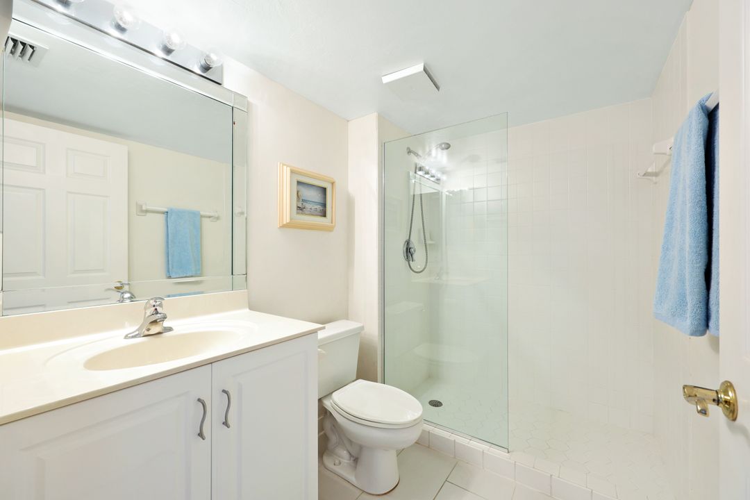 9577 Gulf Shore Dr #704, Naples, FL 34108