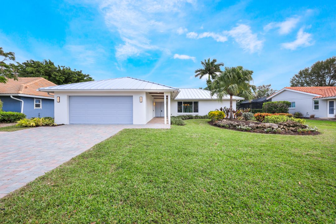 2218 Kings Lake Blvd, Naples, FL 34112