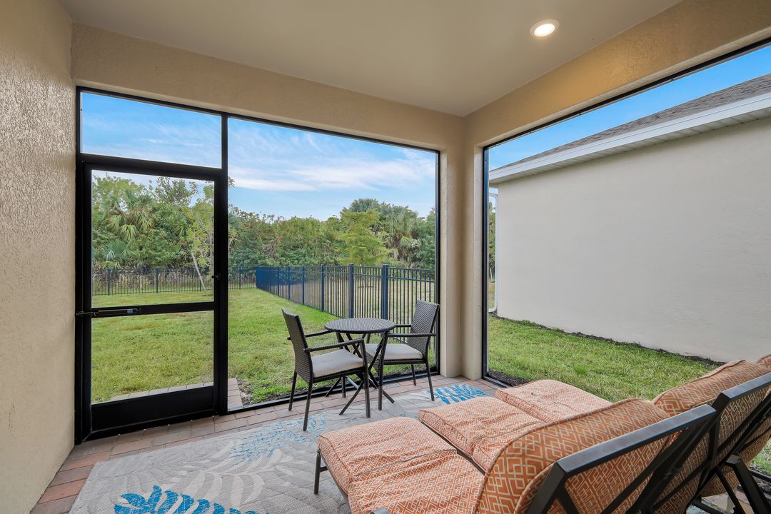 836 Heather Lk Ave, Cape Coral, FL 33993