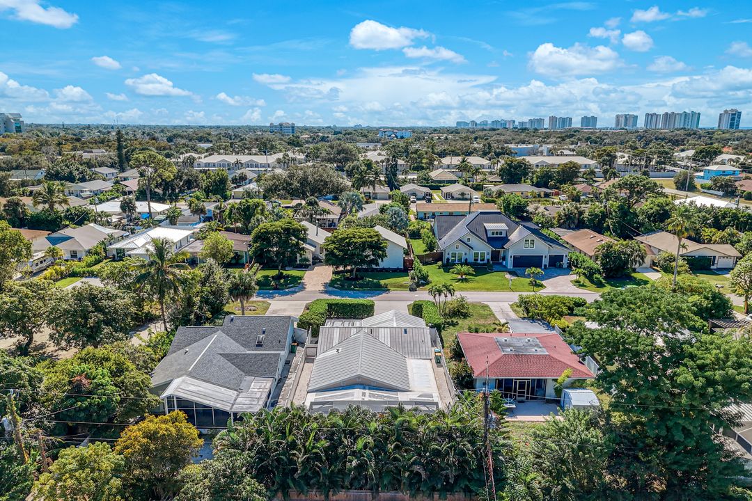 825 93rd Ave N, Naples, FL 34108