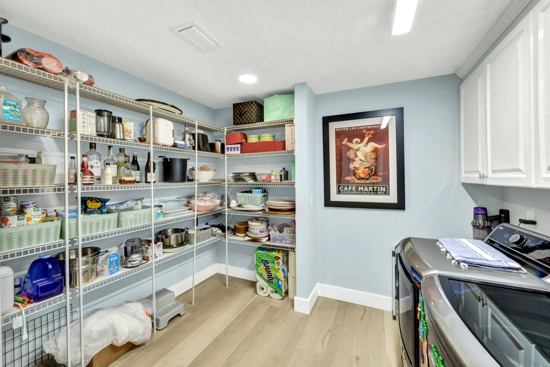 557 Parkwood Ln, Naples, FL 34103