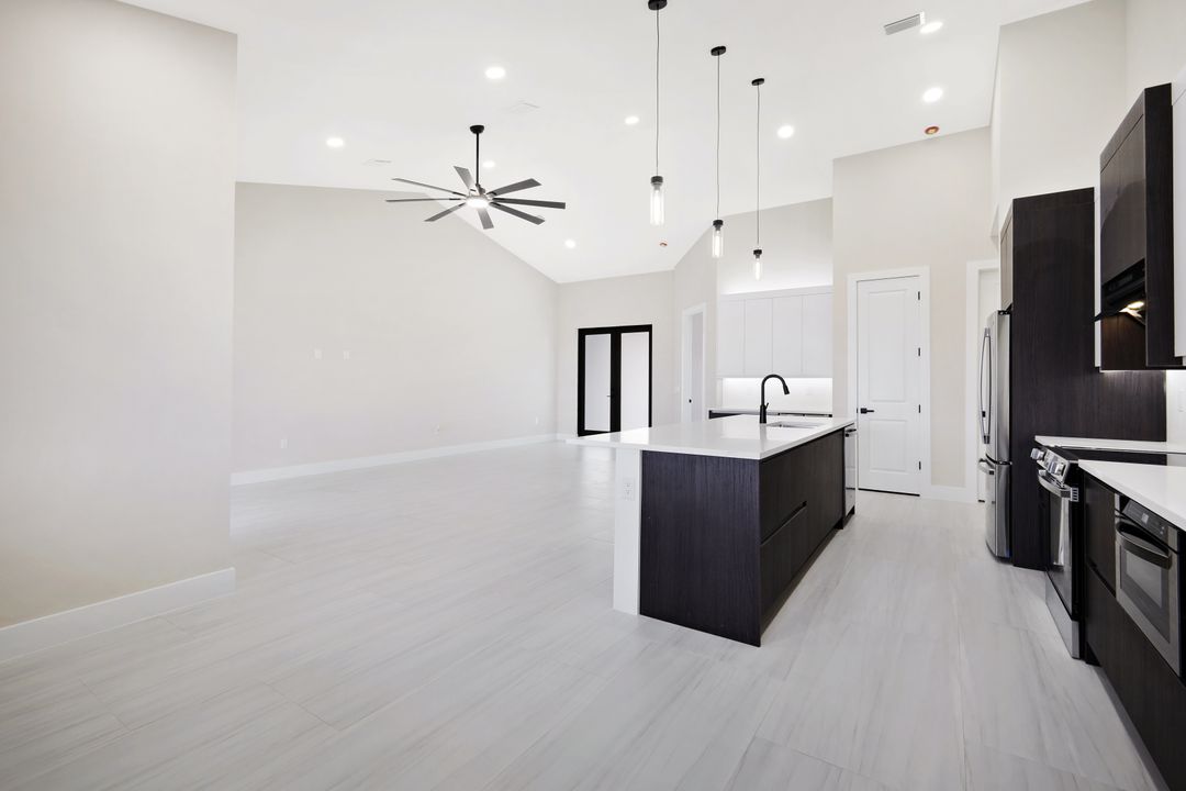 819 SW 16th Terrace, Cape Coral, FL 33991