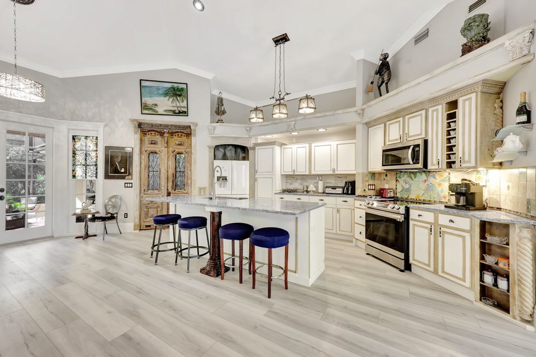1904 Bethany Pl, Naples, FL 34109