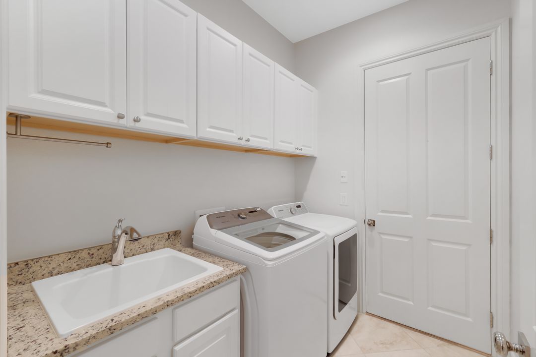 7319 Lantana Cir, Naples, FL 34119